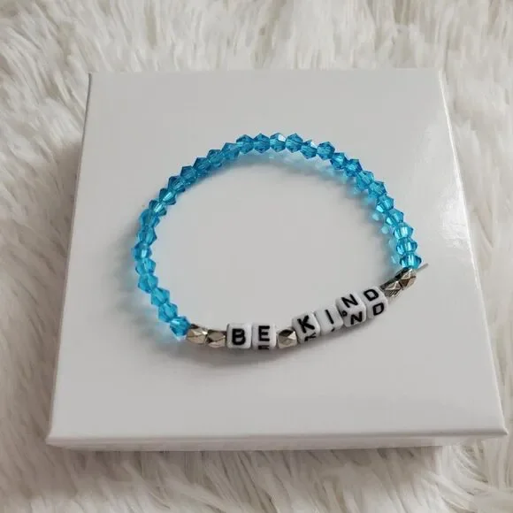 Be Kind Beaded Stretch Bracelet - Picture 2 of 14